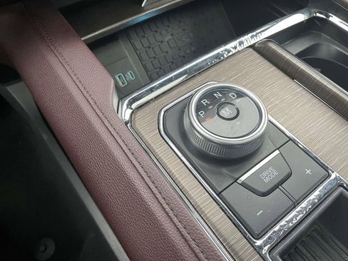 Used 2024 Ford Expedition Limited image 43