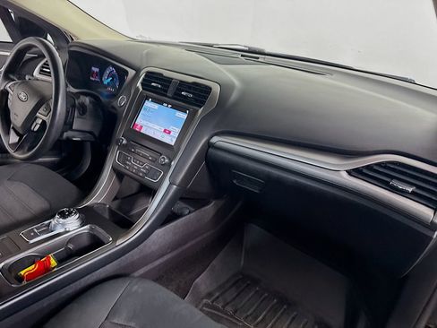 Used 2018 Ford Fusion SE w/ Fusion SE Technology Package image 26