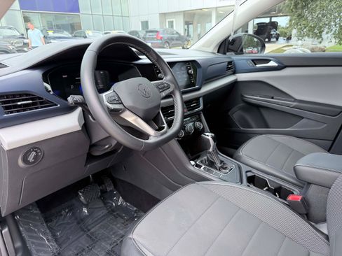 Used 2023 Volkswagen Taos SE FWD image 11