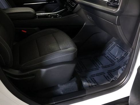 Used 2024 Chevrolet Traverse LT FWD image 37