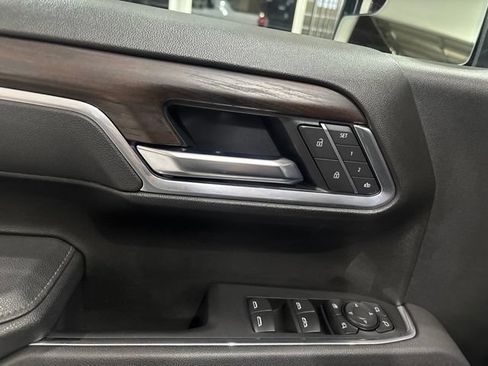 Used 2025 GMC Sierra 1500 SLT AWD/4WD image 16
