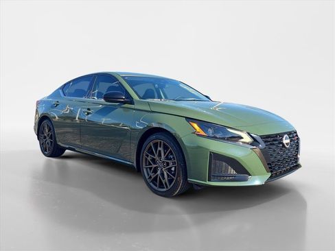 New 2025 Nissan Altima 2.5 SR image 8