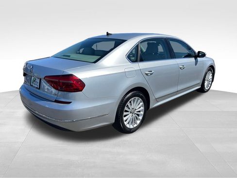 Used 2016 Volkswagen Passat 1.8T SE w/ Lighting Package image 7