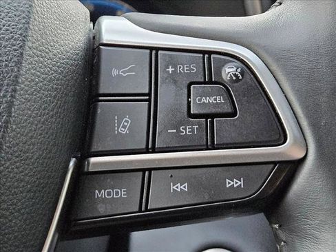 Used 2025 Toyota Highlander XSE AWD/4WD image 24