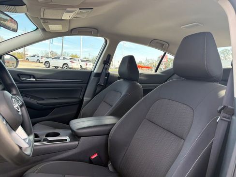 Used 2025 Nissan Altima 2.5 SV image 16