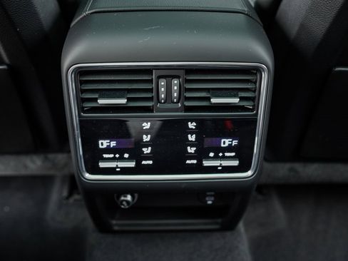 Used 2023 Porsche Cayenne Base w/ Premium Package image 36