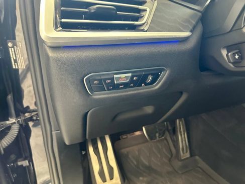 Used 2022 BMW X7 xDrive40i w/ M Sport Package AWD/4WD image 61