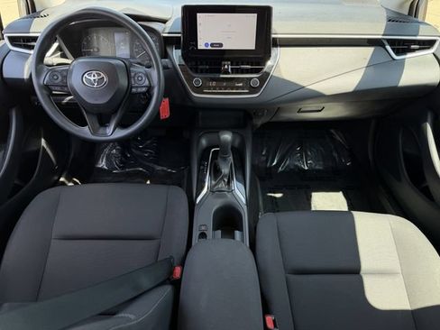 Used 2025 Toyota Corolla LE FWD image 11