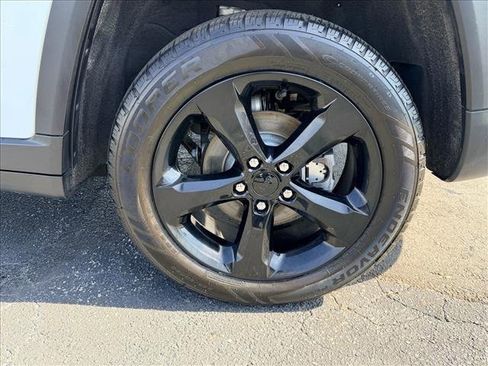 Used 2022 Jeep Grand Cherokee Altitude image 14