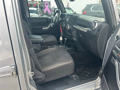 Used 2013 Jeep Wrangler Unlimited Rubicon w/ Dual Top Group image 17