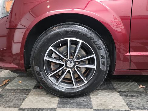 Used 2018 Dodge Grand Caravan GT image 24