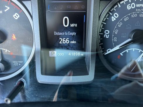 Used 2018 Toyota Tacoma TRD Off-Road image 16