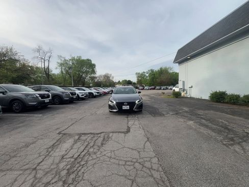 Used 2025 Nissan Altima 2.5 SV image 16