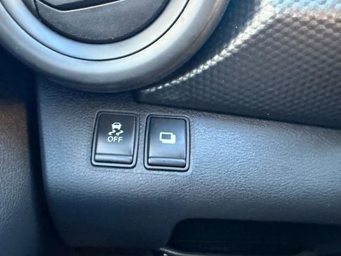 Used 2019 Nissan Kicks S image 17