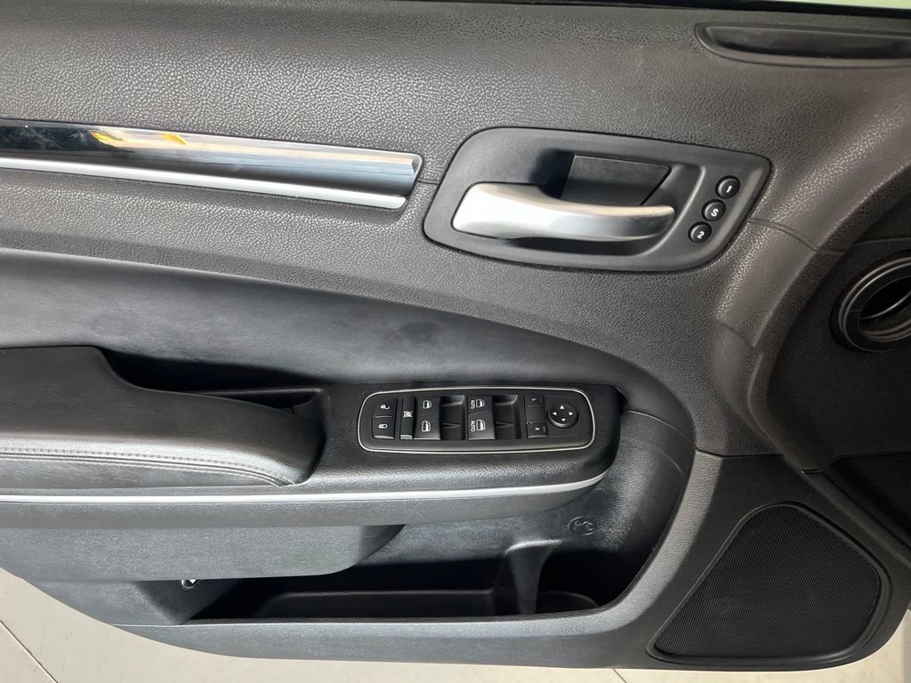 Used 2019 Chrysler 300 S w/ 300S Premium Group 2 RWD image 50