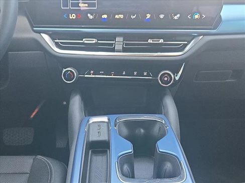 Used 2025 Chevrolet Equinox EV LT image 14