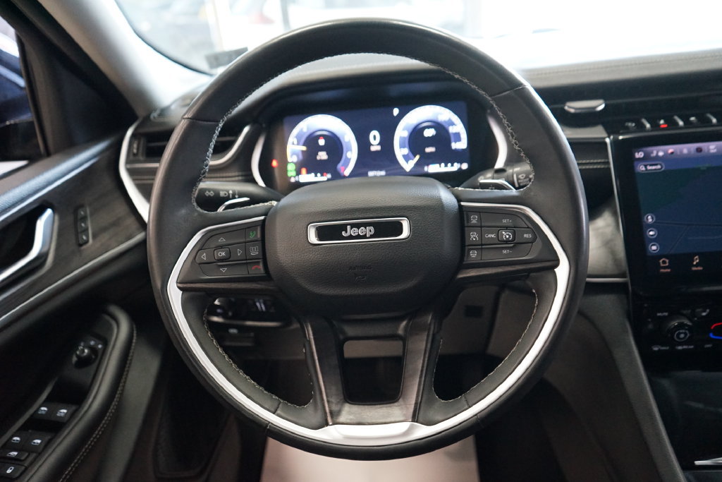Used 2023 Jeep Grand Cherokee Limited AWD/4WD image 31