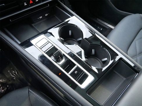 Used 2024 Volkswagen Atlas SE image 23