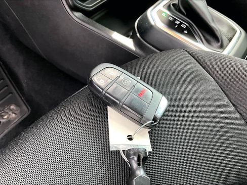 Used 2018 Jeep Renegade Latitude w/ Popular Equipment Group FWD image 14