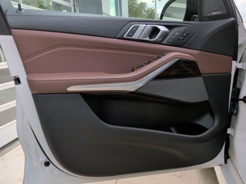 Used 2019 BMW X5 xDrive50i w/ M Sport Package image 14