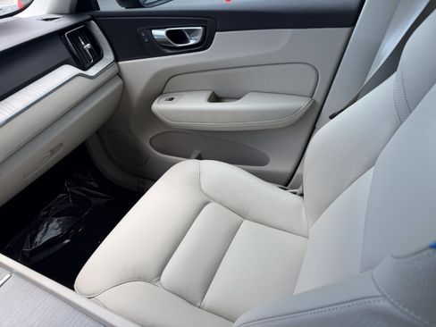 Certified 2024 Volvo XC60 B5 Plus w/ Protection Package Premier AWD/4WD image 16