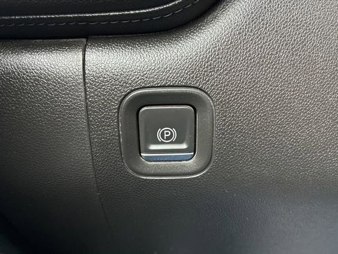 Used 2022 GMC Sierra 2500 Denali w/ Denali Black Diamond Edition image 25