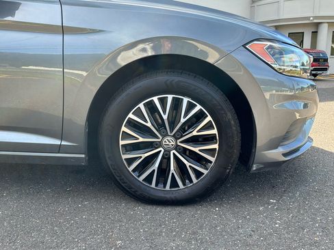 Used 2019 Volkswagen Jetta SE w/ Cold Weather Package FWD image 18
