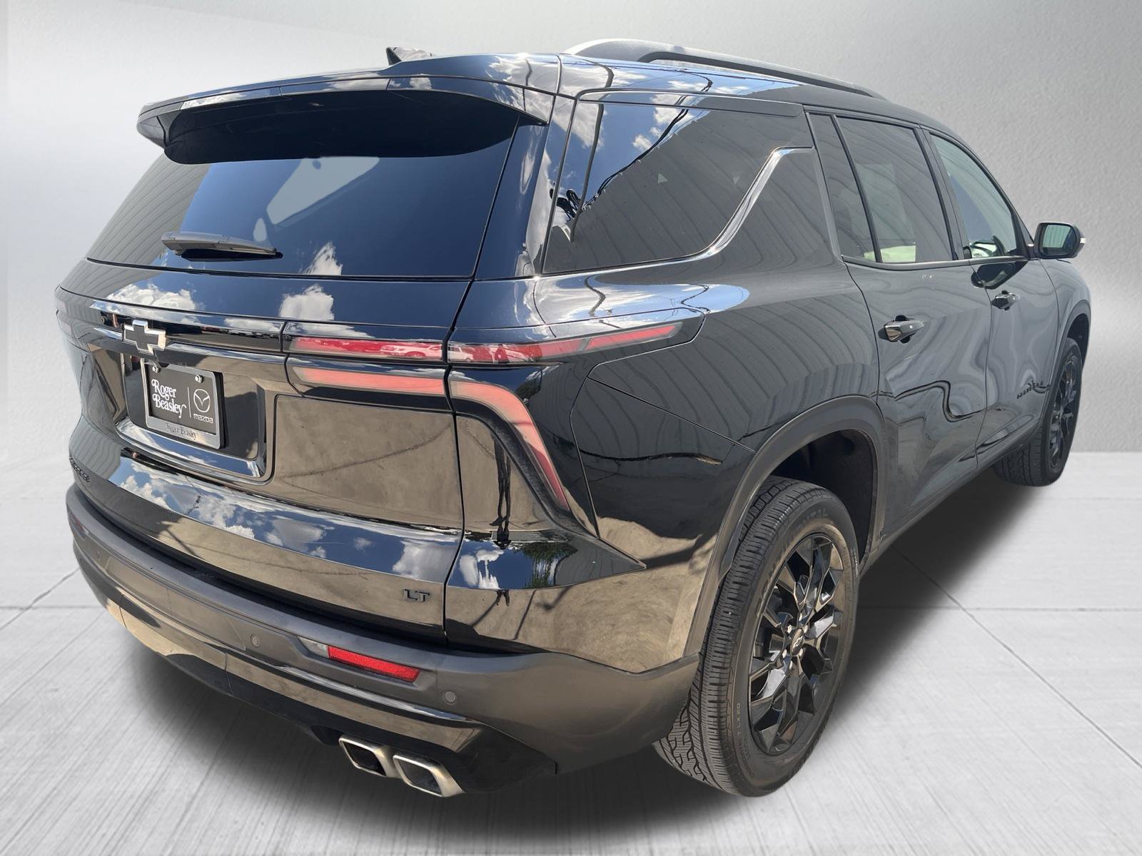 Used 2024 Chevrolet Traverse LT w/ Midnight/Sport Edition FWD image 9