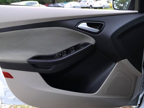 Used 2014 Ford Focus SE FWD image 38