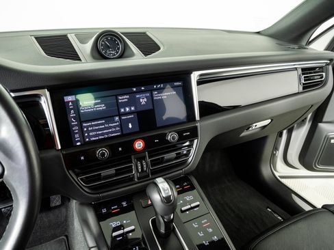 Certified 2024 Porsche Macan S AWD/4WD image 13
