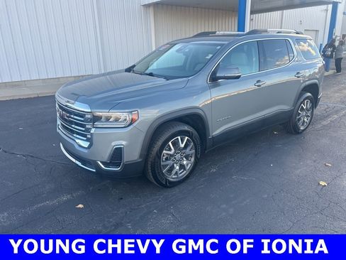 Certified 2023 GMC Acadia SLE w/ Driver Convenience Package image 3