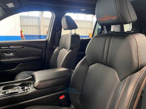 Used 2025 Honda Pilot TrailSport image 23