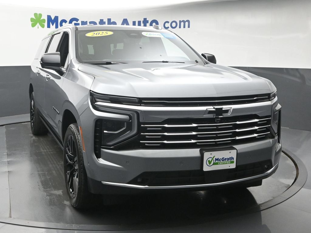 Used 2025 Chevrolet Suburban Premier AWD/4WD image 5