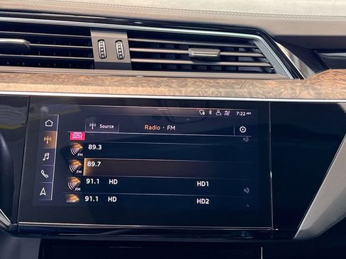 Used 2019 Audi e-tron Prestige w/ Prestige Package image 15