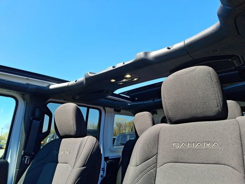 Certified 2022 Jeep Wrangler Unlimited Sahara w/ Cold Weather Group AWD/4WD image 14