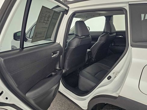 Used 2023 Toyota Corolla Cross XLE image 15