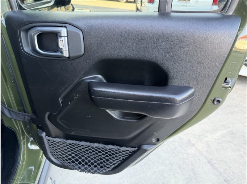 Used 2021 Jeep Wrangler Unlimited Rubicon AWD/4WD image 30