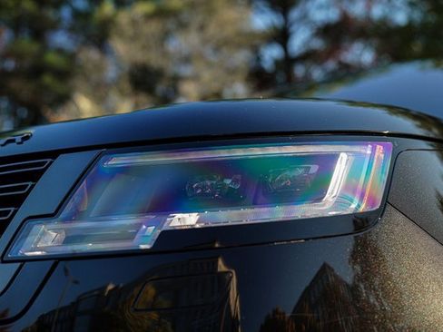 Used 2023 Land Rover Range Rover Long Wheelbase SE image 3