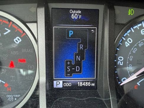 Used 2023 Toyota Tacoma TRD Off-Road w/ Technology Package AWD/4WD image 18