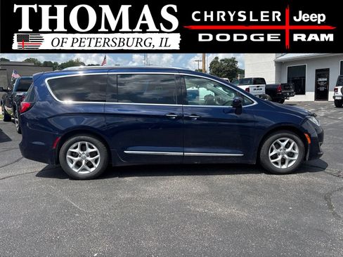 Used 2018 Chrysler Pacifica Touring-L Plus w/ Tire & Wheel Group FWD image 5