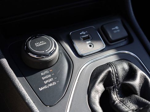 Used 2020 Jeep Cherokee High Altitude image 26