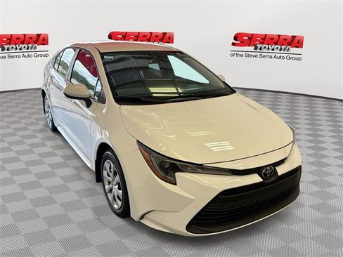 Used 2025 Toyota Corolla LE image 1