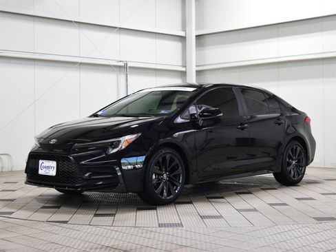 Used 2024 Toyota Corolla SE w/ SE Convenience Package FWD image 3