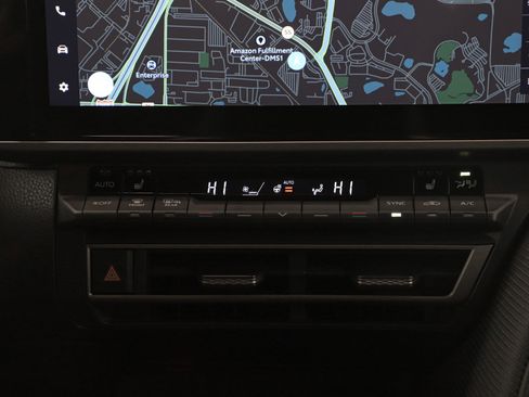 Used 2025 Toyota Camry SE w/ Multimedia Upgrade Package image 17