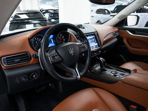 Used 2018 Maserati Levante S GranLusso AWD/4WD image 19