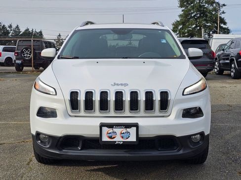 Used 2018 Jeep Cherokee Latitude Plus w/ Comfort/Convenience Group image 3