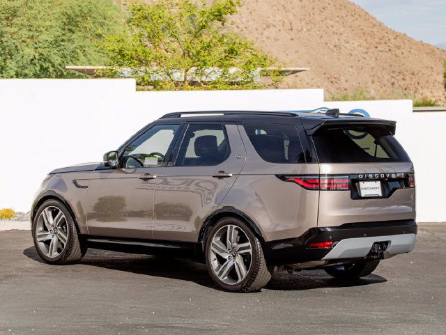 Used 2025 Land Rover Discovery Metropolitan Edition AWD/4WD image 9