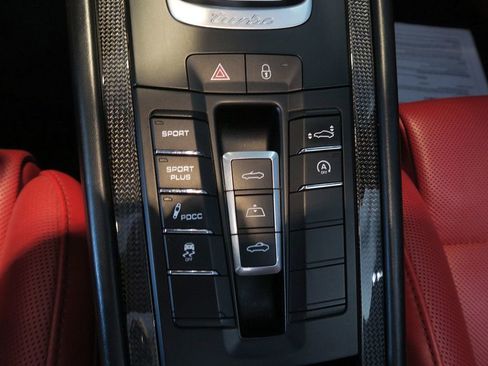Used 2015 Porsche 911 Turbo S image 22