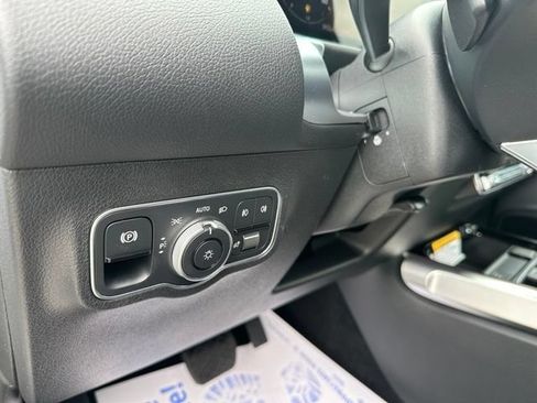 New 2026 Mercedes-Benz GLB 250 4MATIC image 13
