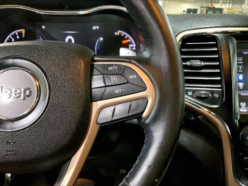 Used 2016 Jeep Grand Cherokee Laredo 75th Anniversary image 24